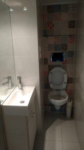 Loutraki SPA Apartment shower