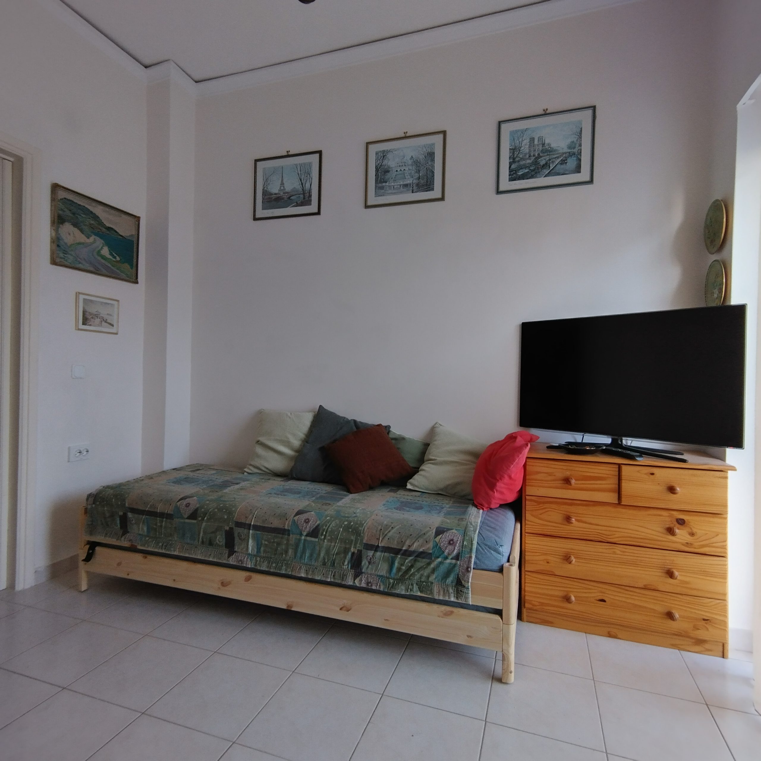 Loutraki SPA Apartment living/bed room